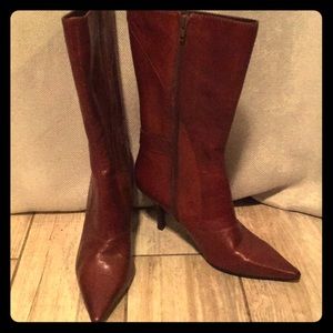 Brand new Nine West Noringo mid calf brown boots.